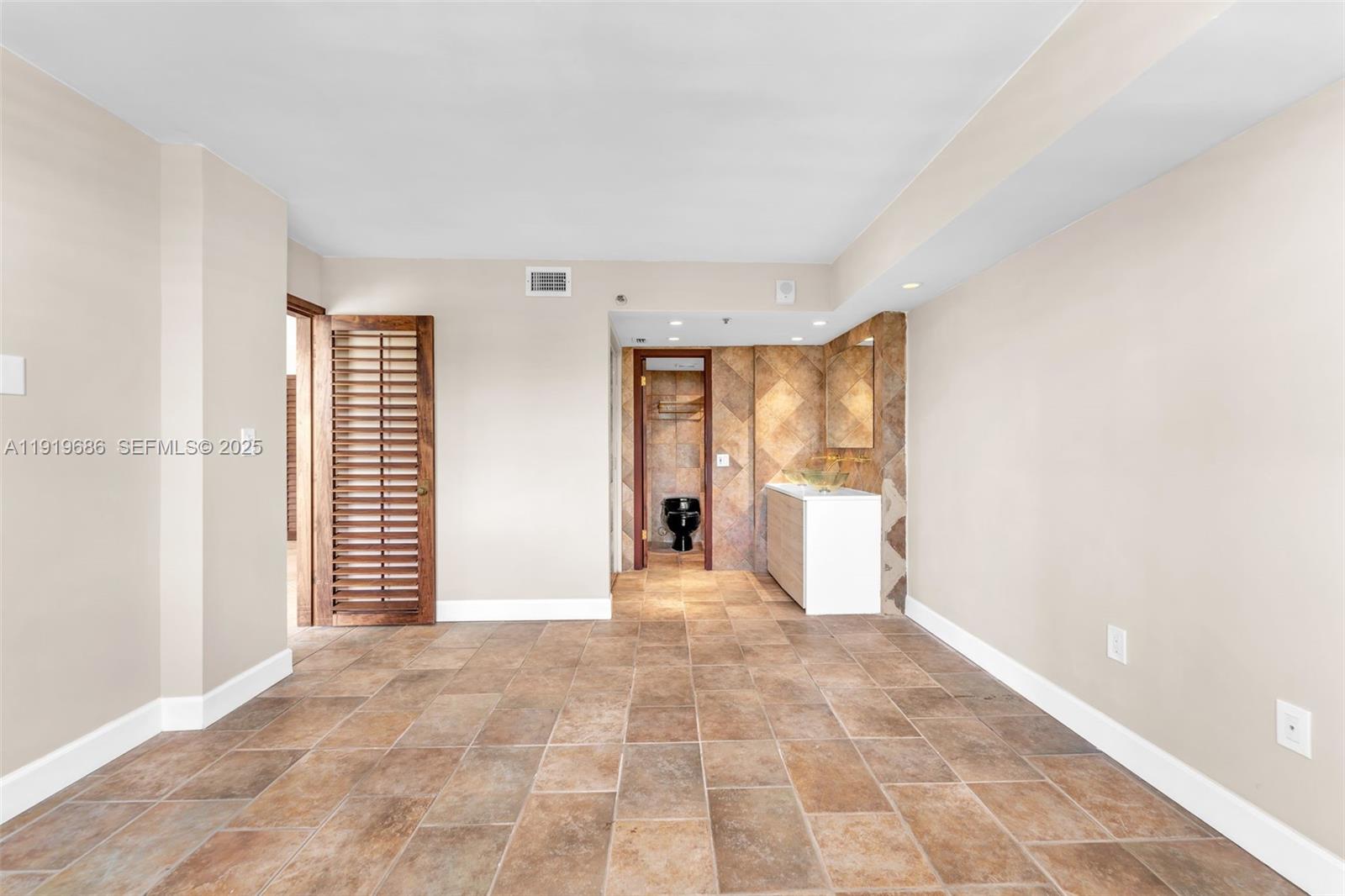 801 N Venetian Dr #208, Miami Beach FL 33139