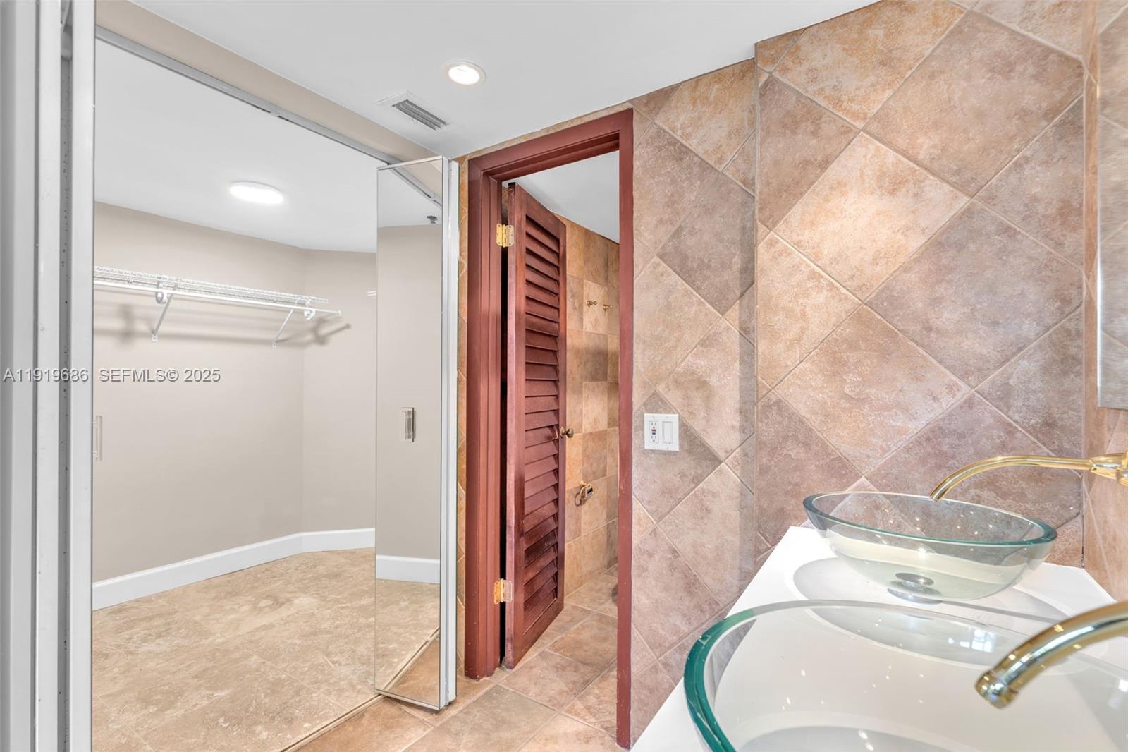 801 N Venetian Dr #208, Miami Beach FL 33139