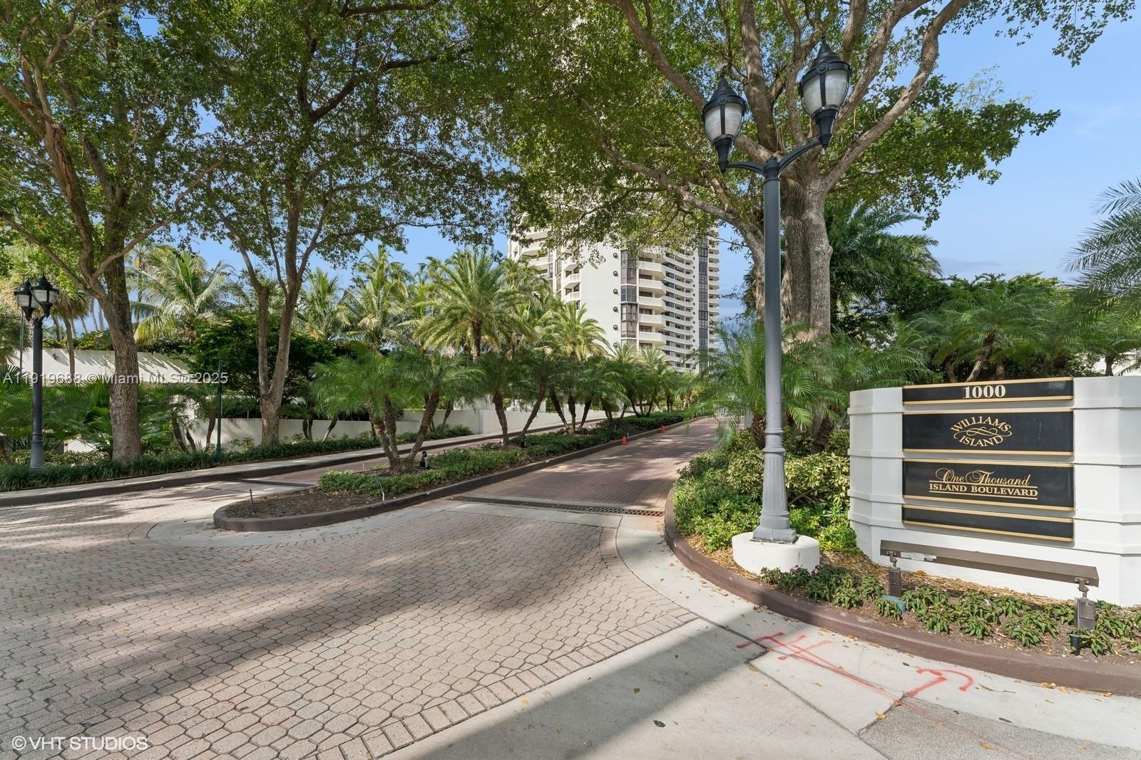 1000 W Island Blvd #2911, Aventura FL 33160