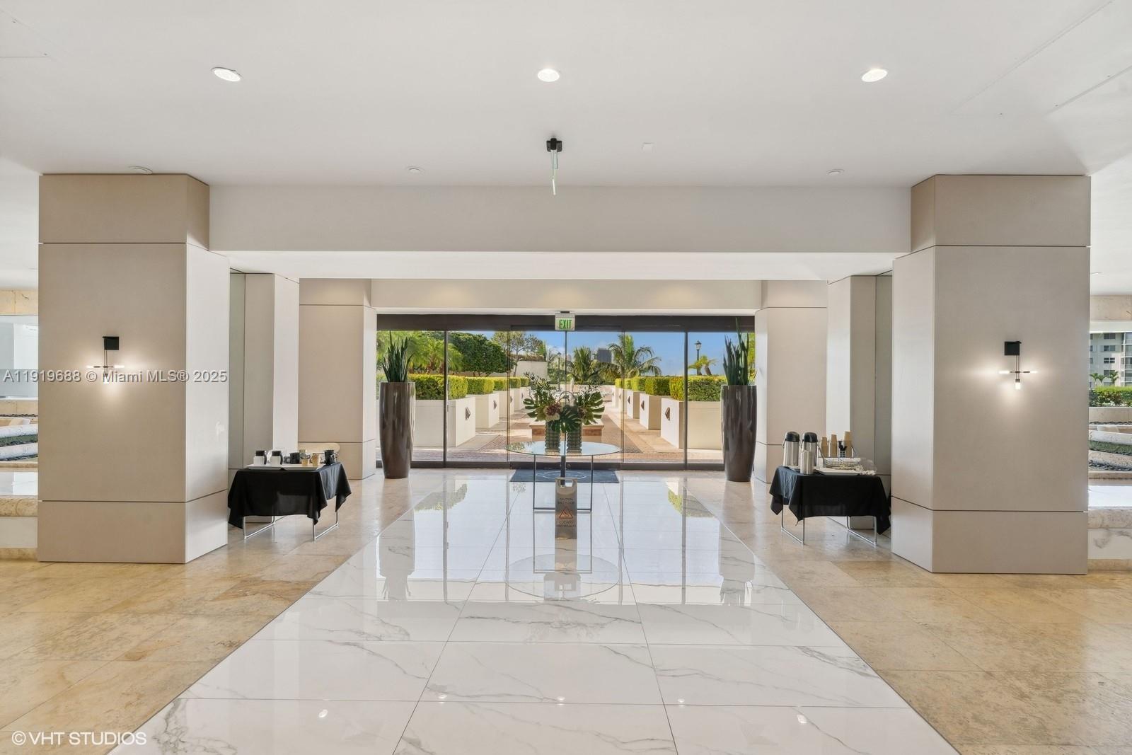 1000 W Island Blvd #2911, Aventura FL 33160