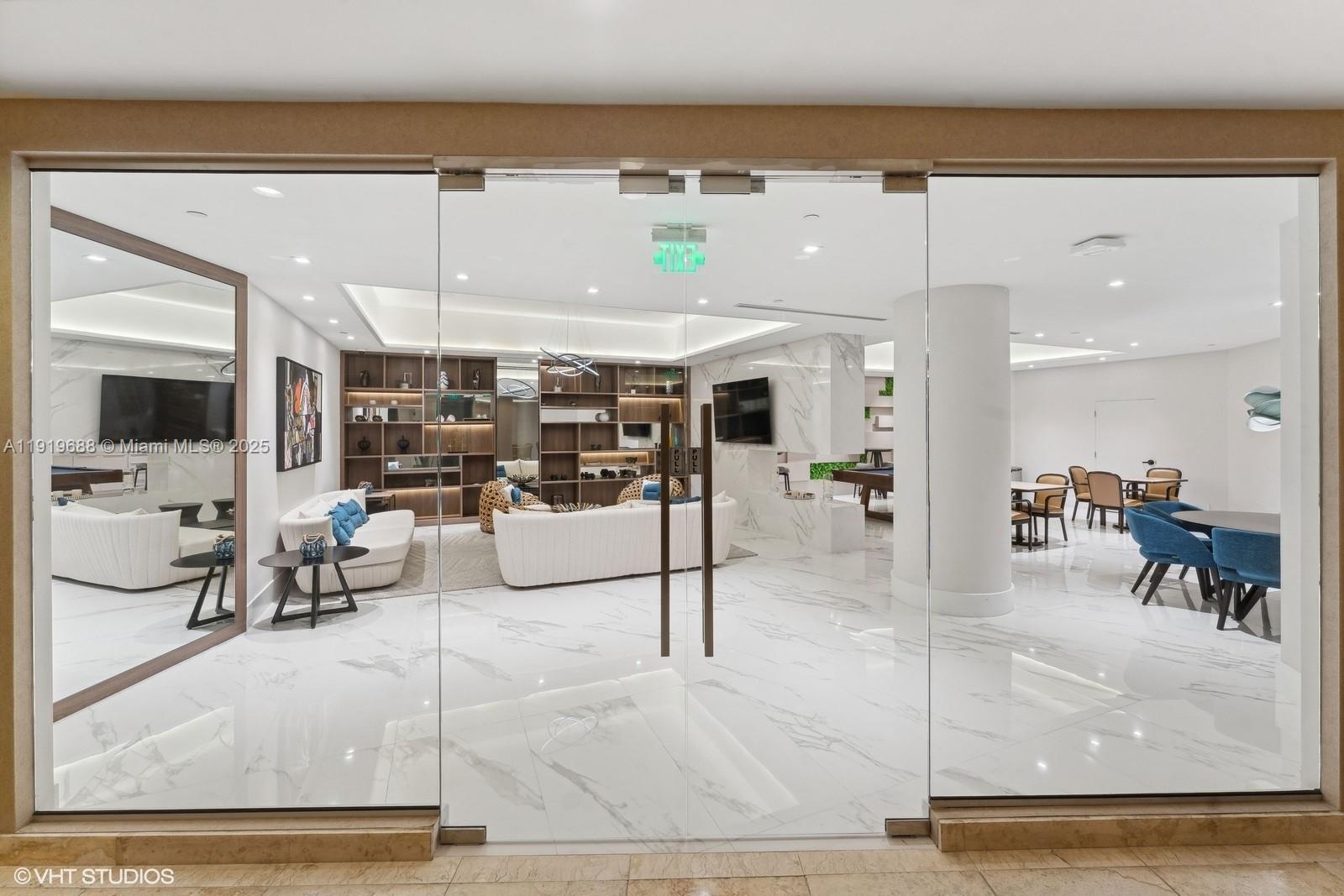 1000 W Island Blvd #2911, Aventura FL 33160