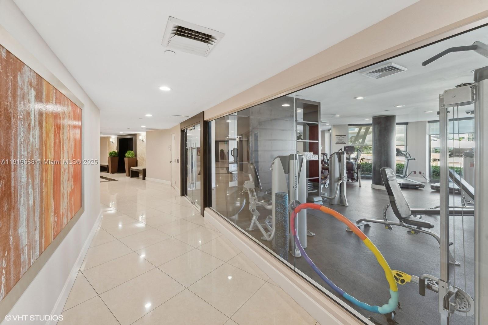 1000 W Island Blvd #2911, Aventura FL 33160