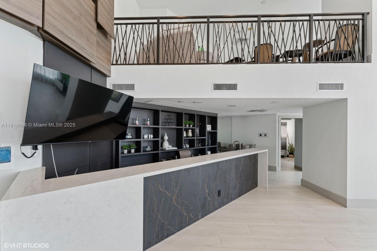 1000 W Island Blvd #2911, Aventura FL 33160