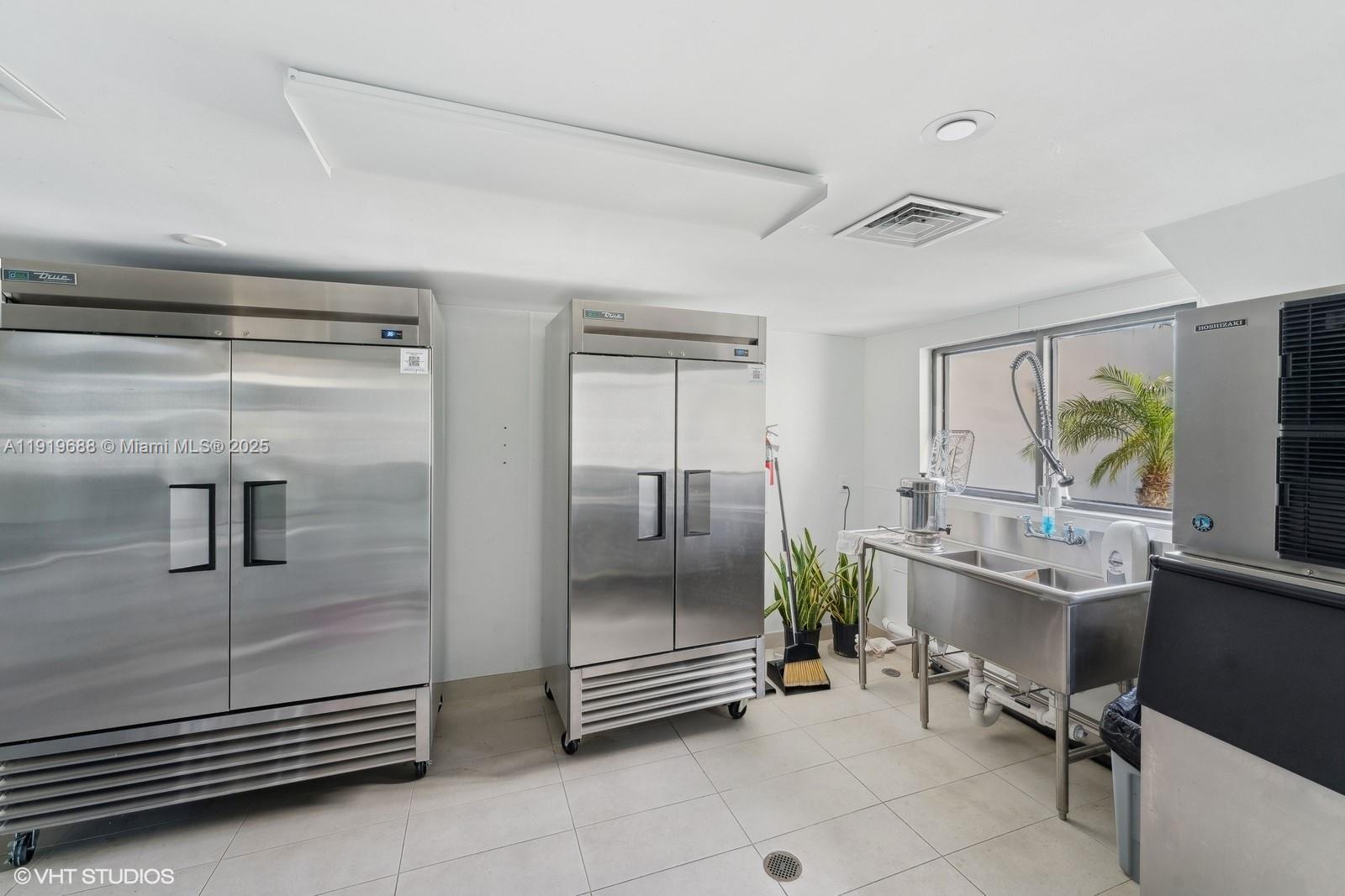 1000 W Island Blvd #2911, Aventura FL 33160