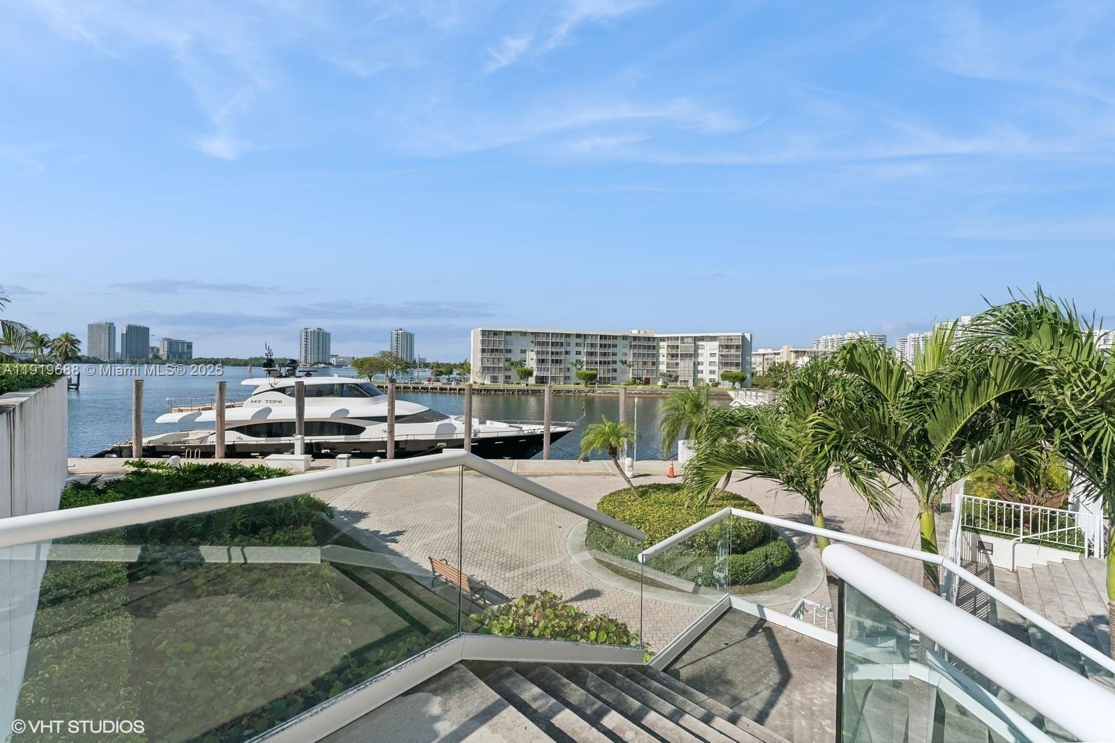 1000 W Island Blvd #2911, Aventura FL 33160