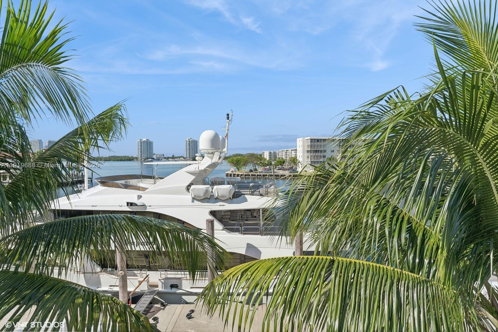 1000 W Island Blvd #2911, Aventura FL 33160