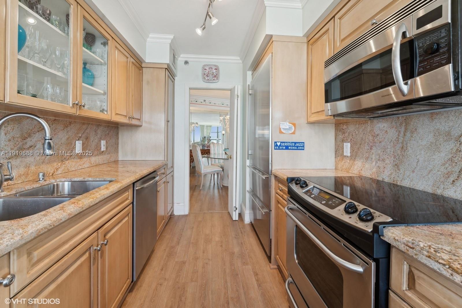 1000 W Island Blvd #2911, Aventura FL 33160