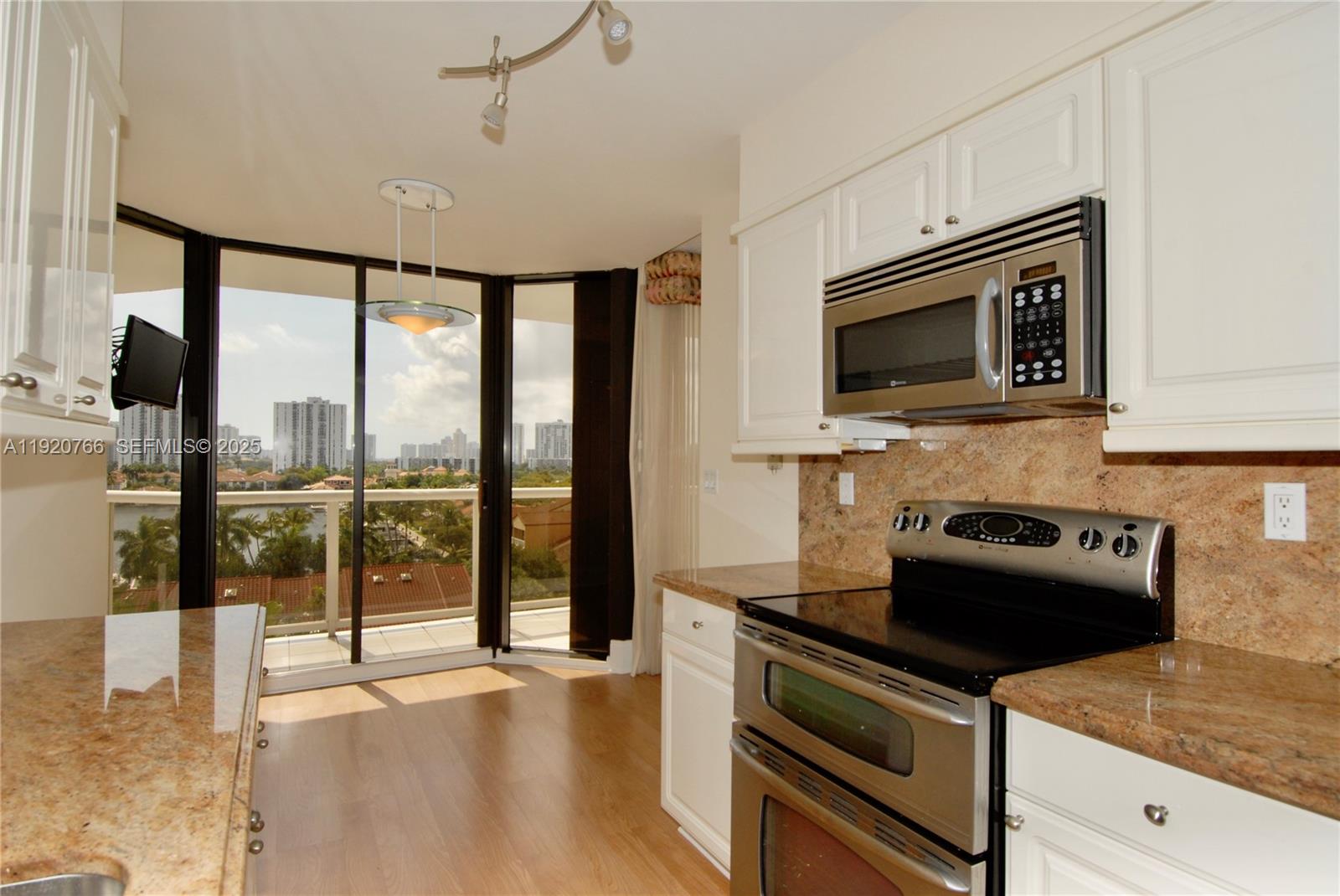 3600 Yacht Club Dr #1204, Aventura FL 33180