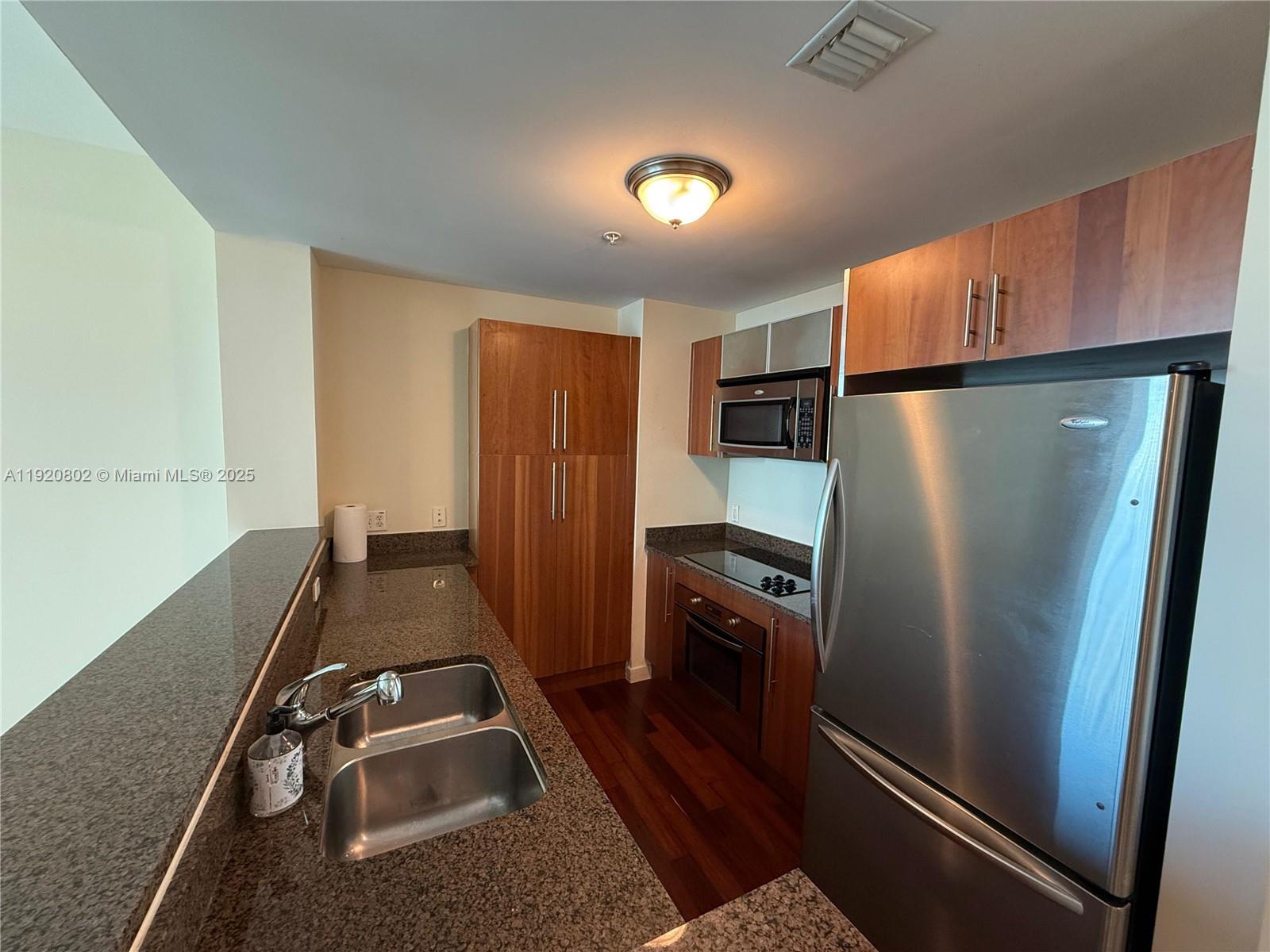 300 S Biscayne Blvd #T-1805, Miami FL 33131