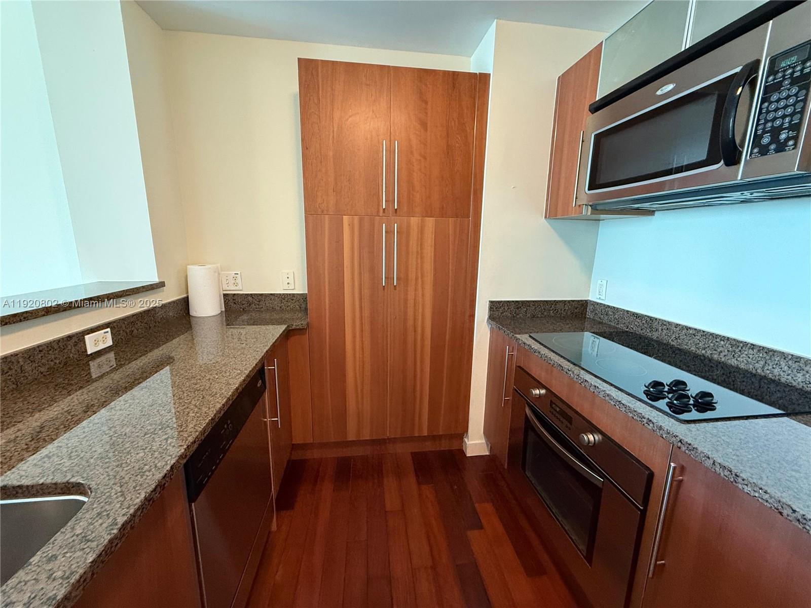 300 S Biscayne Blvd #T-1805, Miami FL 33131