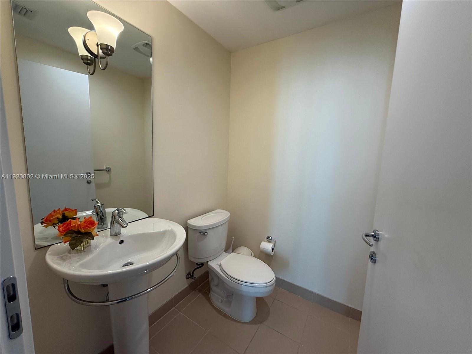 300 S Biscayne Blvd #T-1805, Miami FL 33131