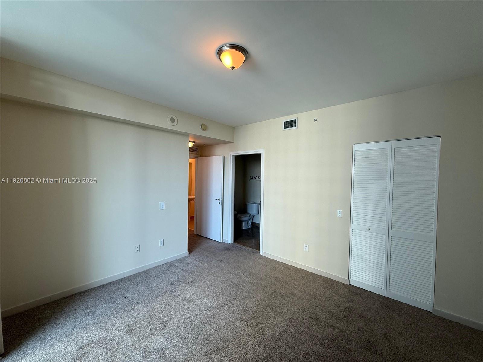 300 S Biscayne Blvd #T-1805, Miami FL 33131