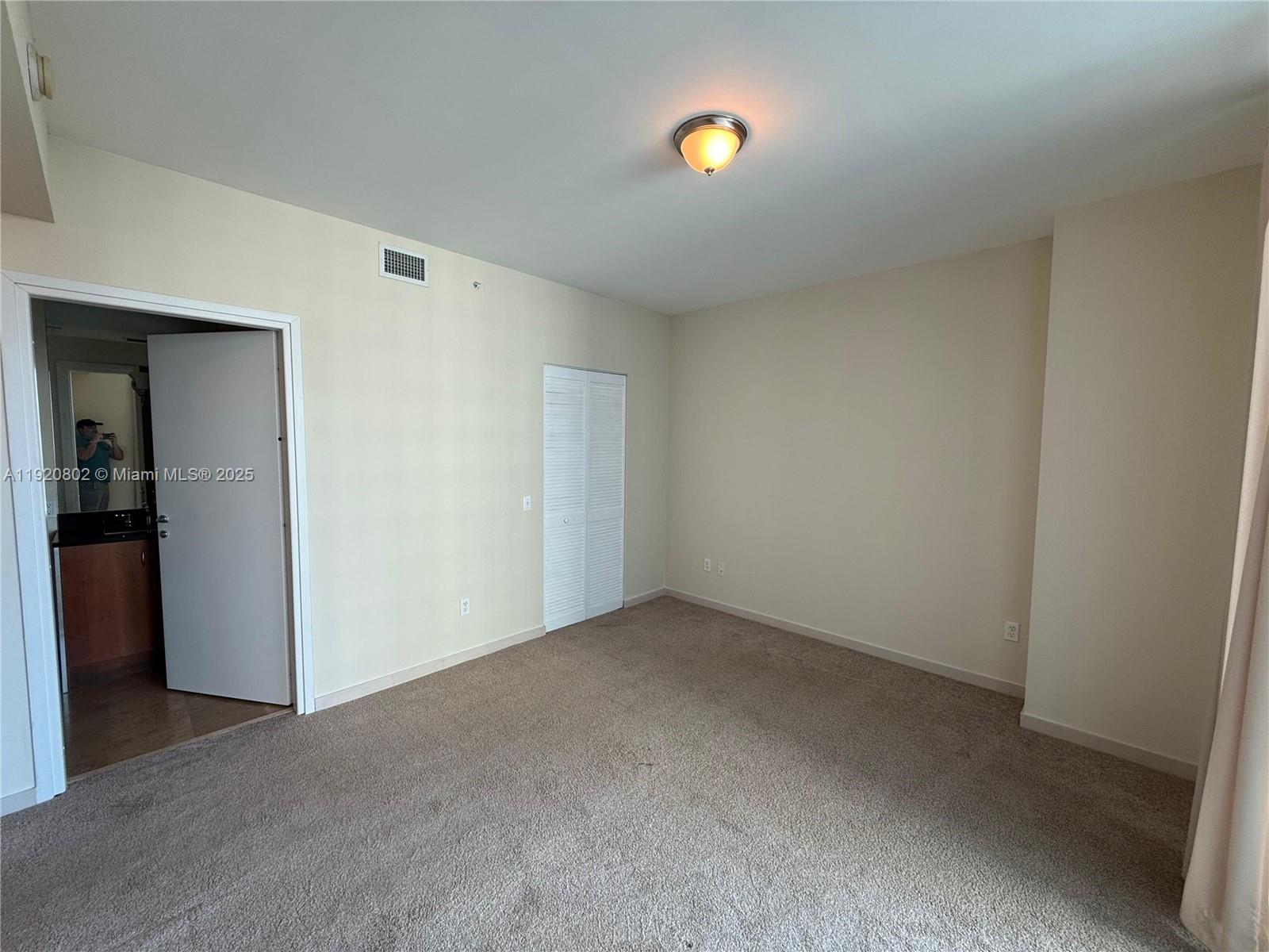 300 S Biscayne Blvd #T-1805, Miami FL 33131