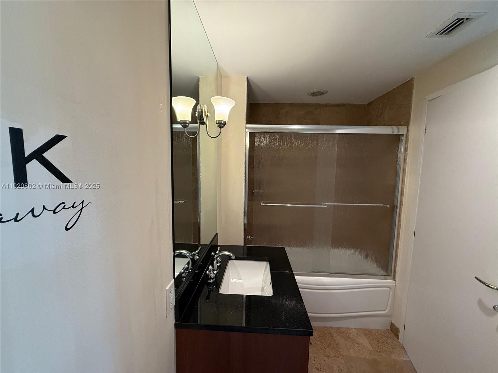 300 S Biscayne Blvd #T-1805, Miami FL 33131
