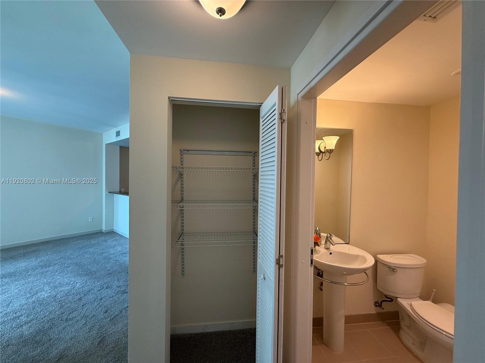 300 S Biscayne Blvd #T-1805, Miami FL 33131