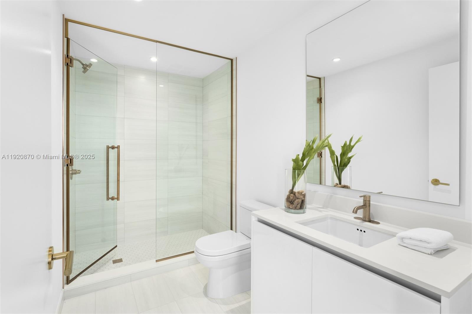 2678 Tigertail Ave #1504, Miami FL 33133