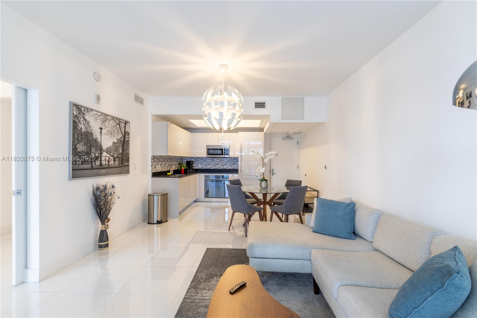 1010 Brickell Ave #4207, Miami FL 33131