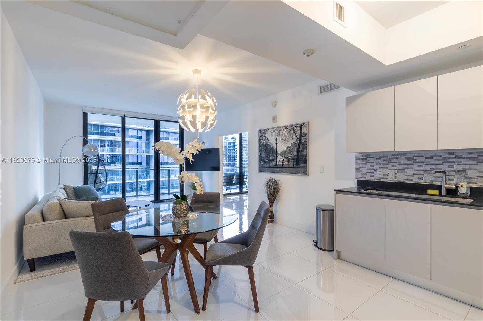 1010 Brickell Ave #4207, Miami FL 33131