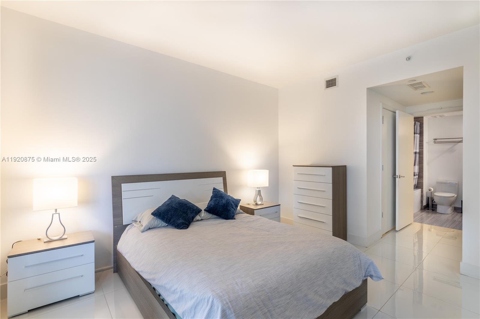 1010 Brickell Ave #4207, Miami FL 33131