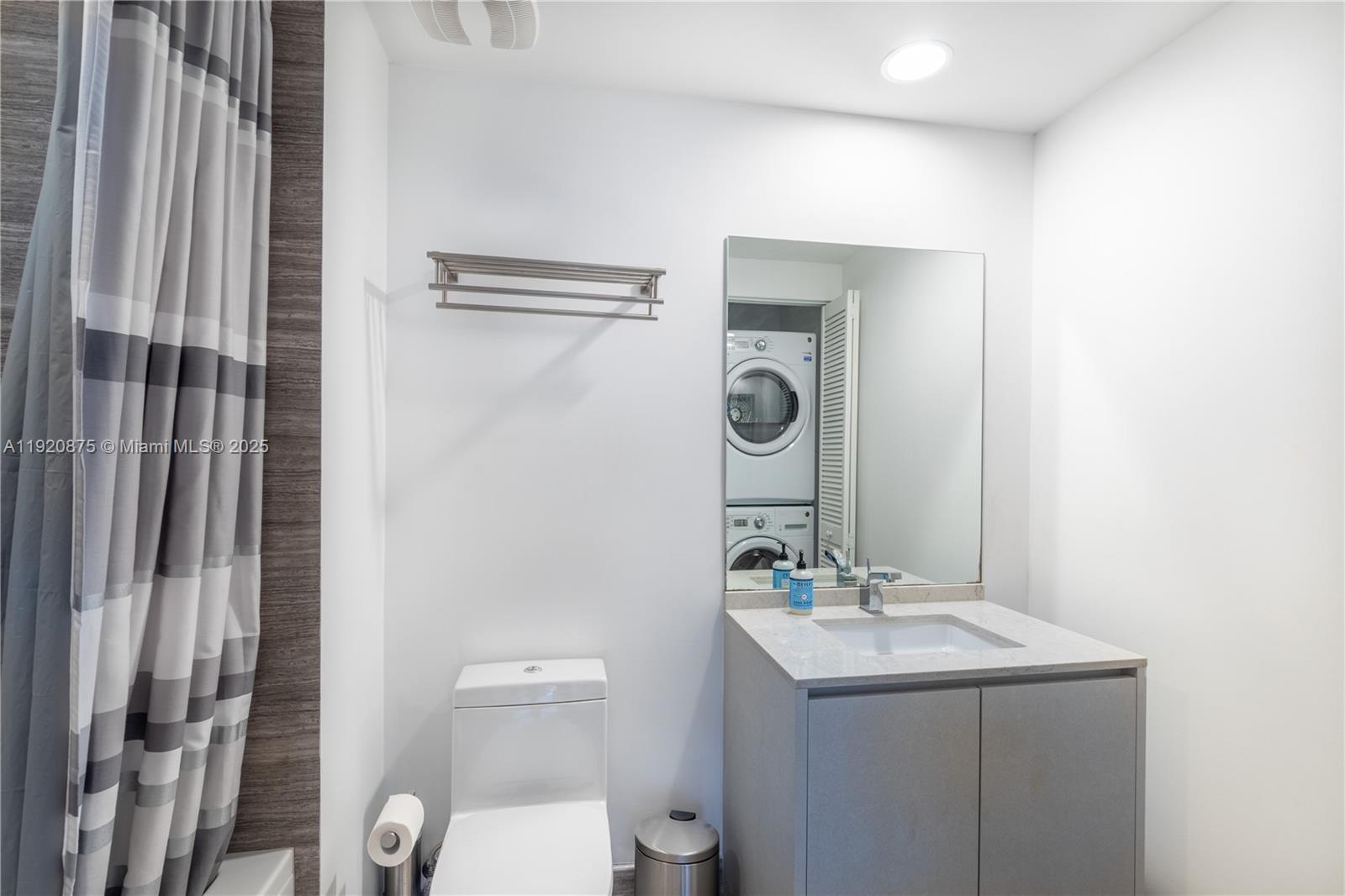 1010 Brickell Ave #4207, Miami FL 33131