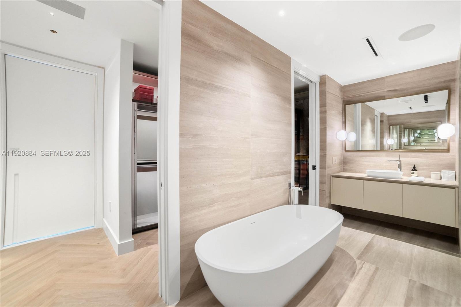 5775 Collins Ave #1501, Miami Beach FL 33140