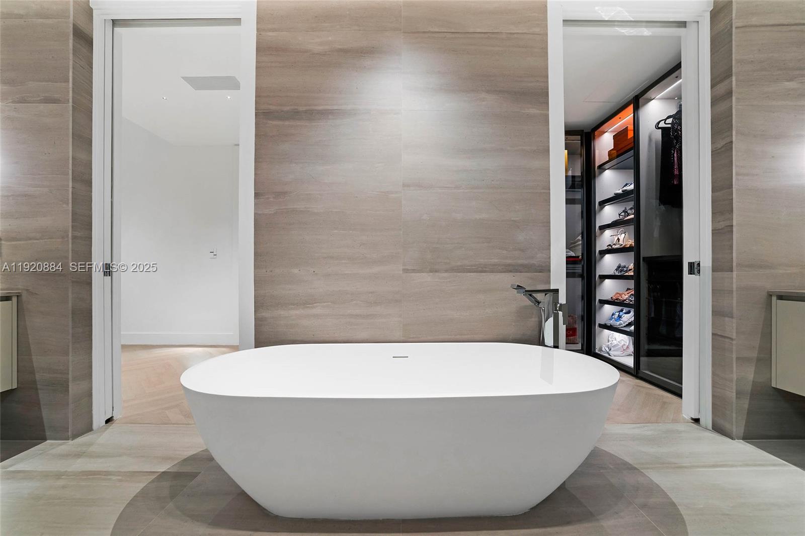 5775 Collins Ave #1501, Miami Beach FL 33140