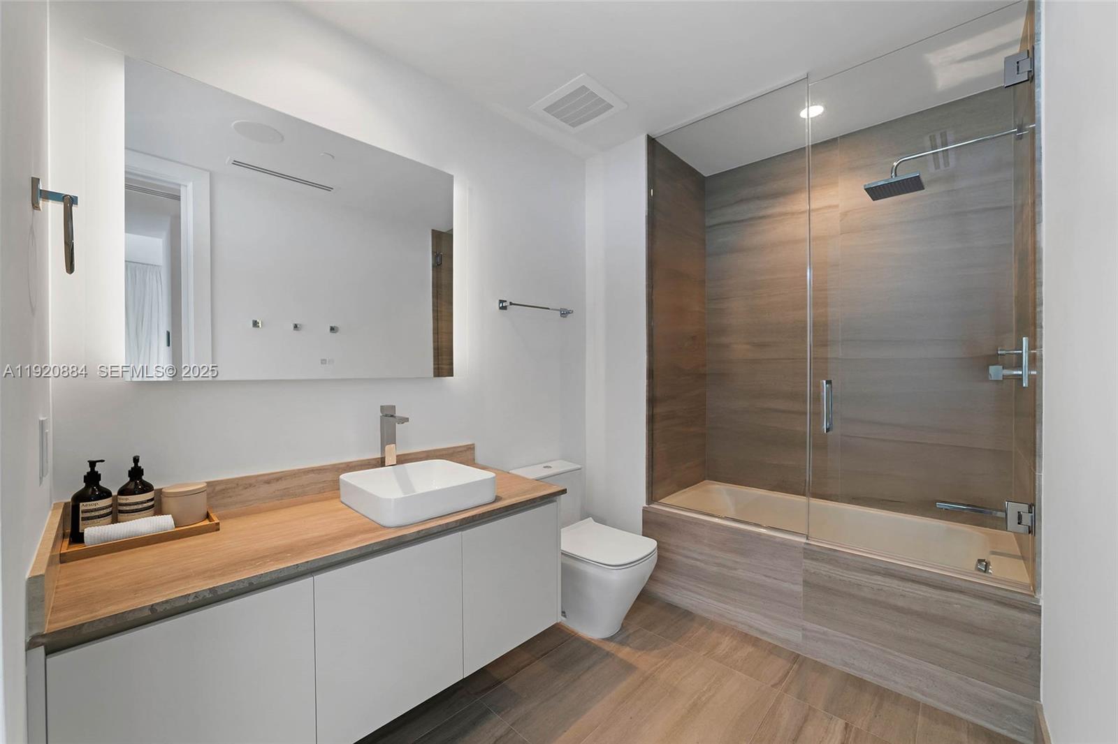 5775 Collins Ave #1501, Miami Beach FL 33140