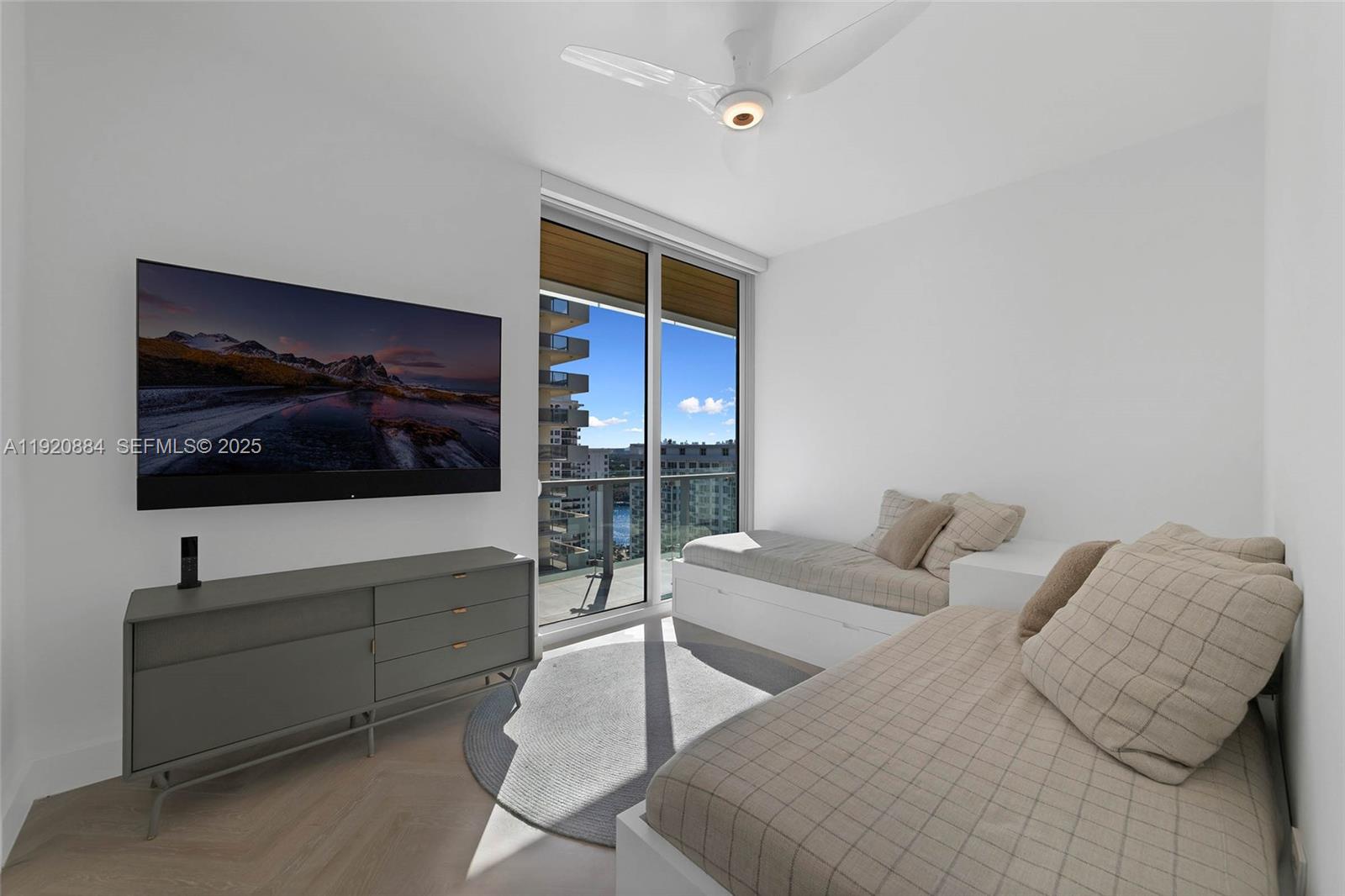 5775 Collins Ave #1501, Miami Beach FL 33140
