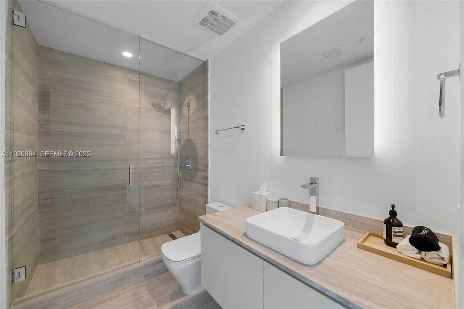 5775 Collins Ave #1501, Miami Beach FL 33140