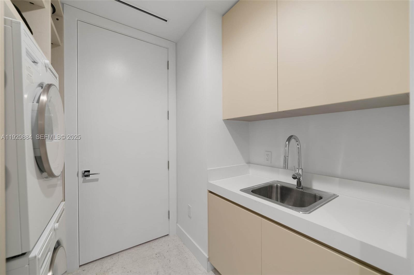 5775 Collins Ave #1501, Miami Beach FL 33140
