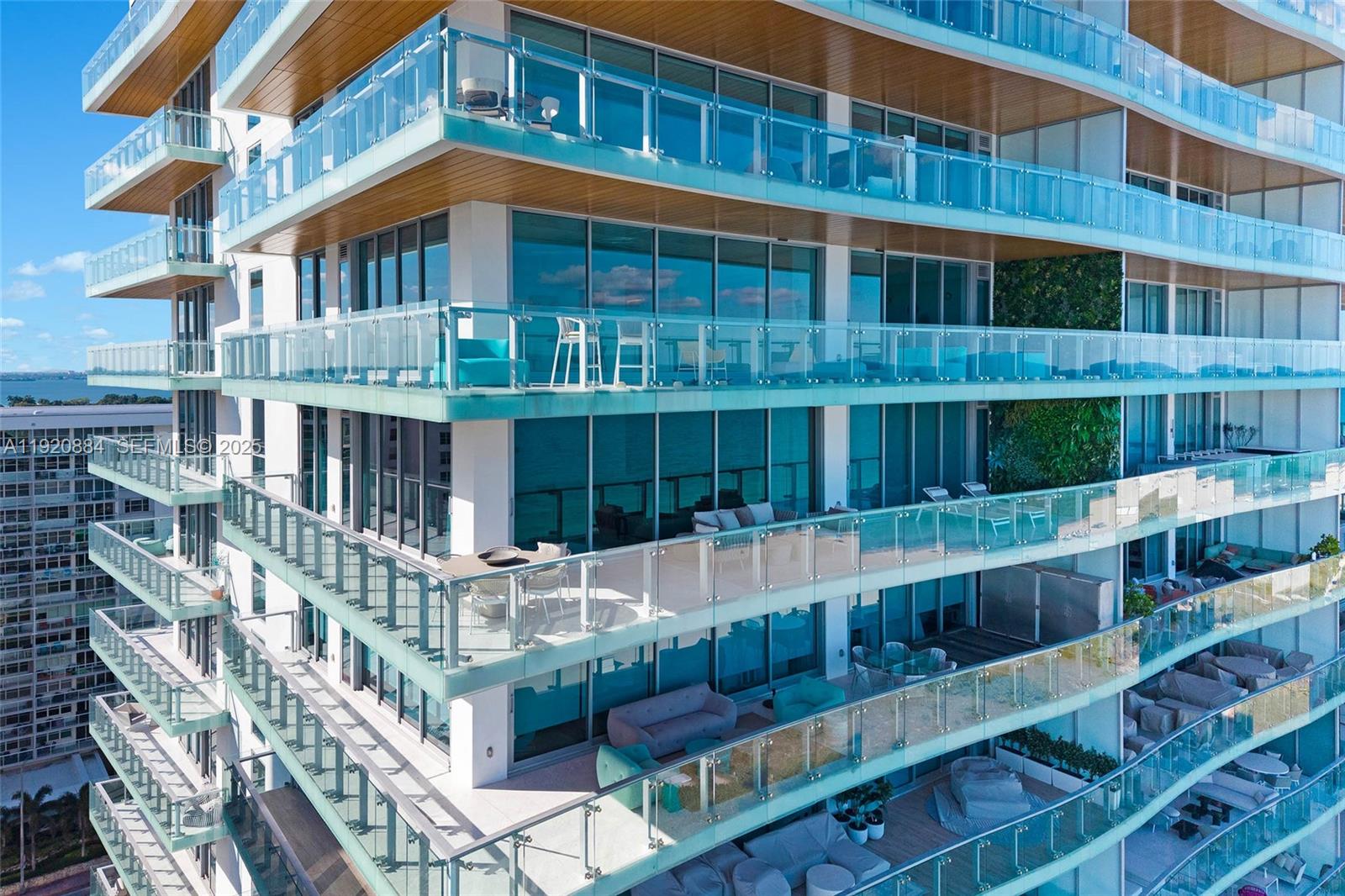 5775 Collins Ave #1501, Miami Beach FL 33140