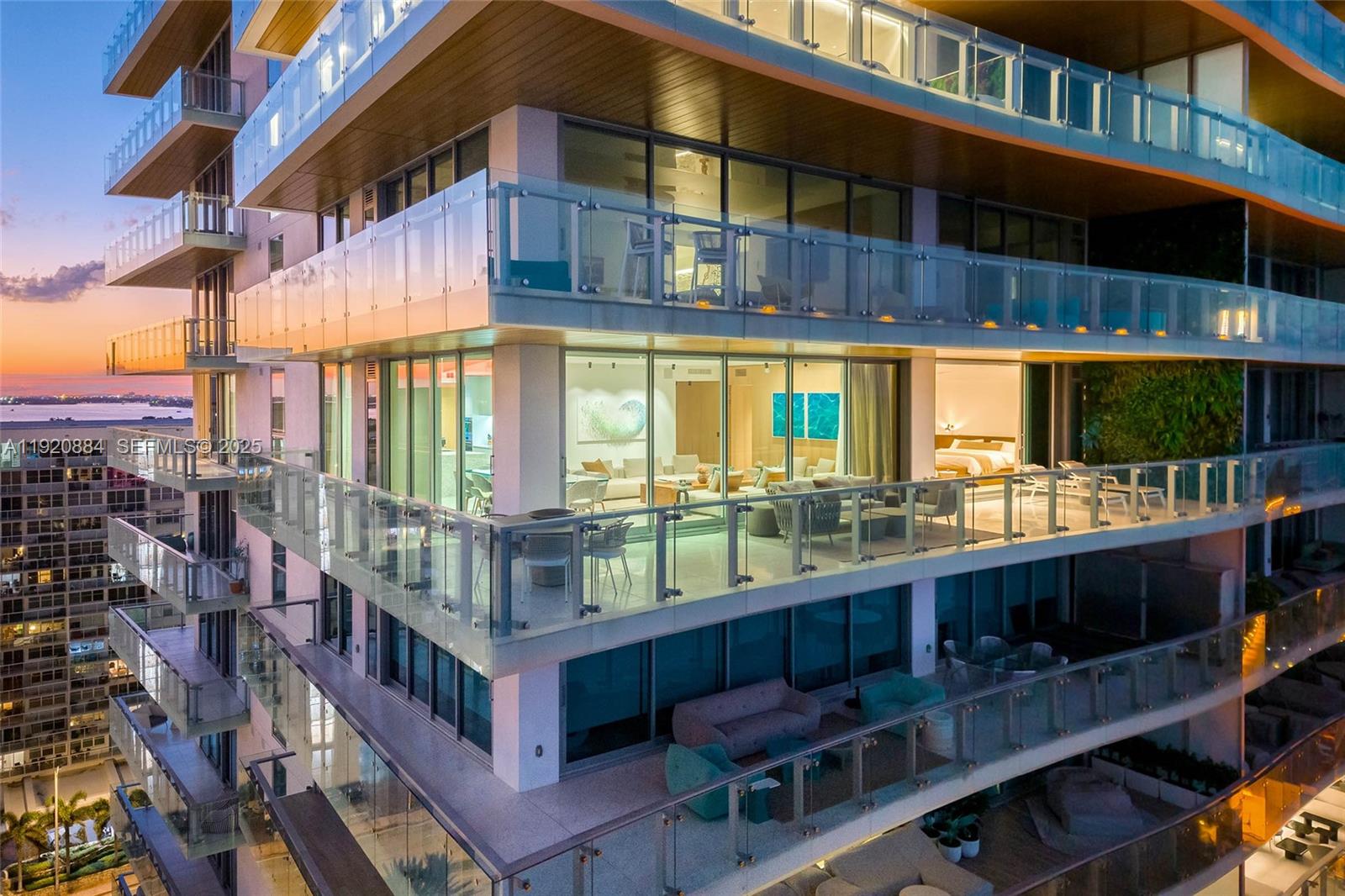 5775 Collins Ave #1501, Miami Beach FL 33140