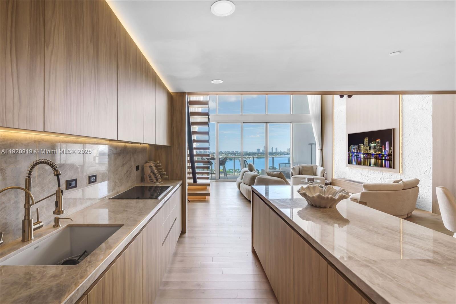 1040 Biscayne Blvd #1403, Miami FL 33132