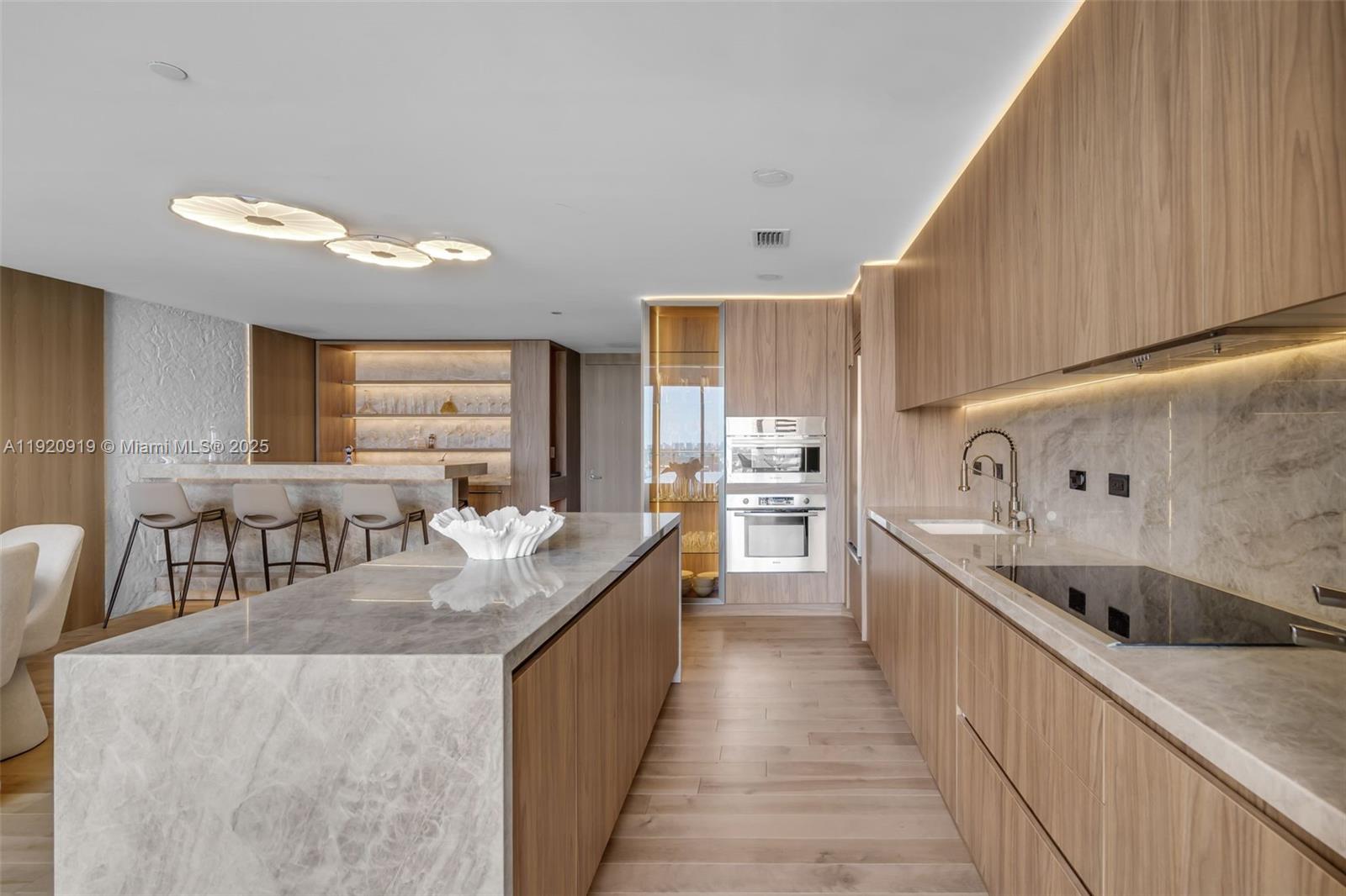 1040 Biscayne Blvd #1403, Miami FL 33132