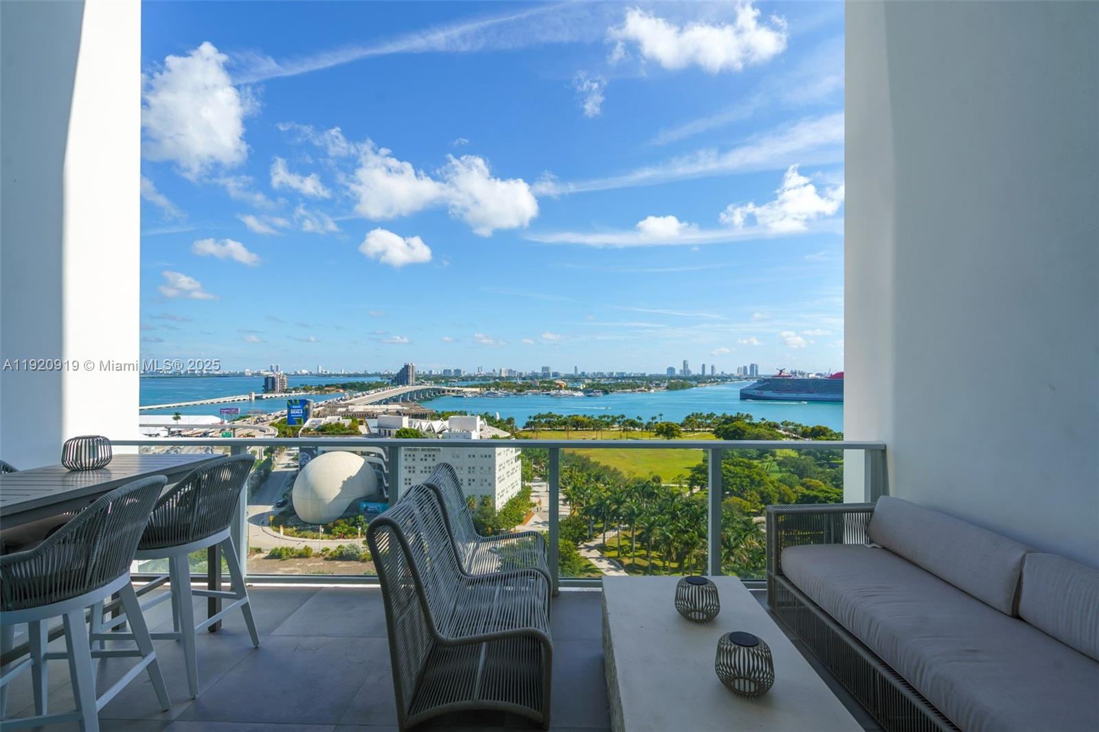 1040 Biscayne Blvd #1403, Miami FL 33132