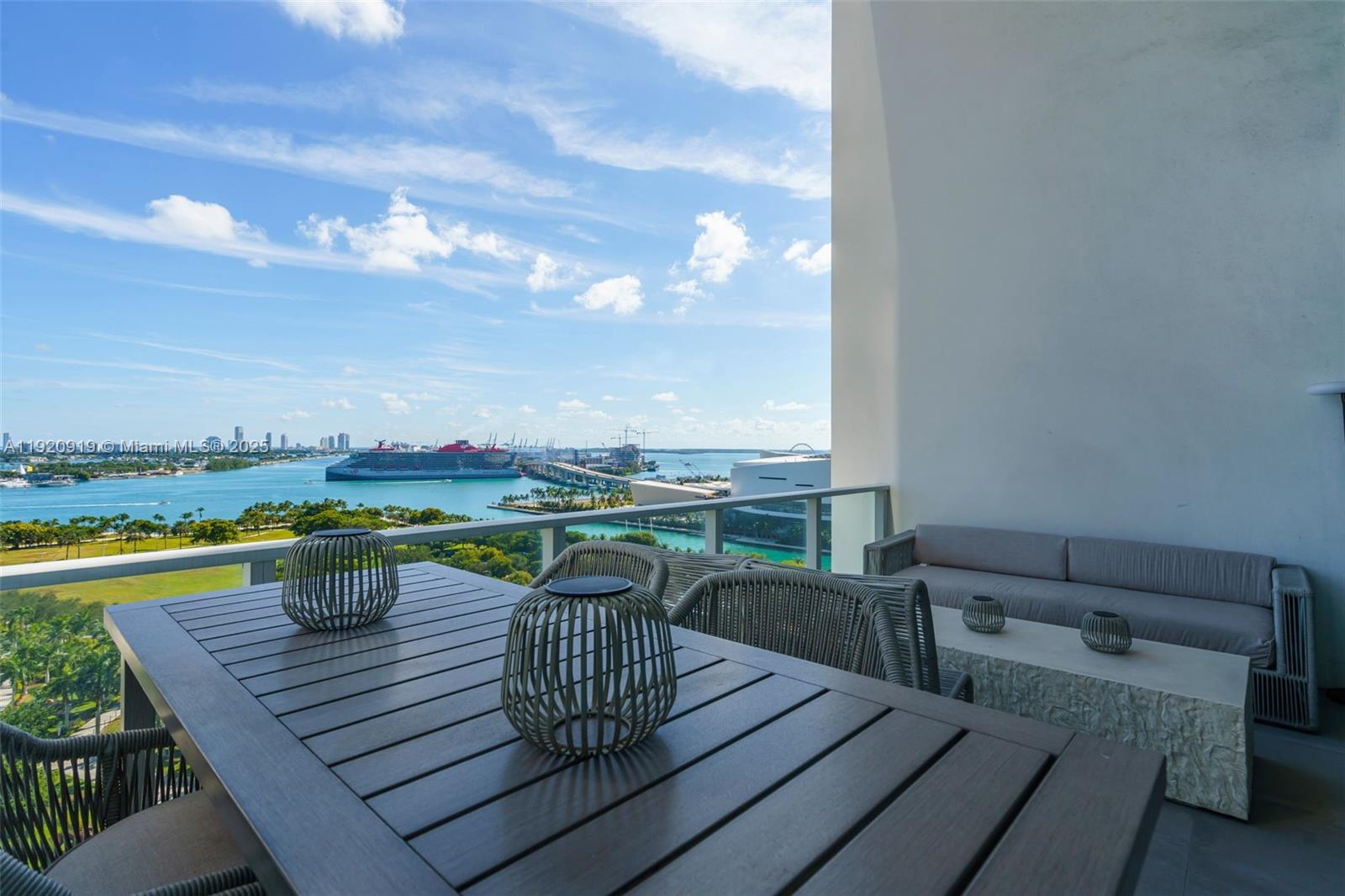 1040 Biscayne Blvd #1403, Miami FL 33132