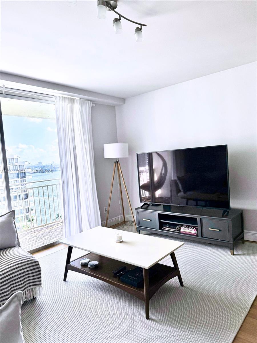 770 Claughton Island Dr #1405, Miami FL 33131
