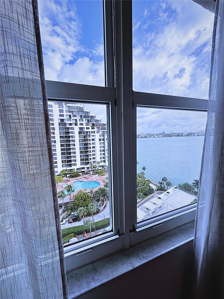 770 Claughton Island Dr #1405, Miami FL 33131