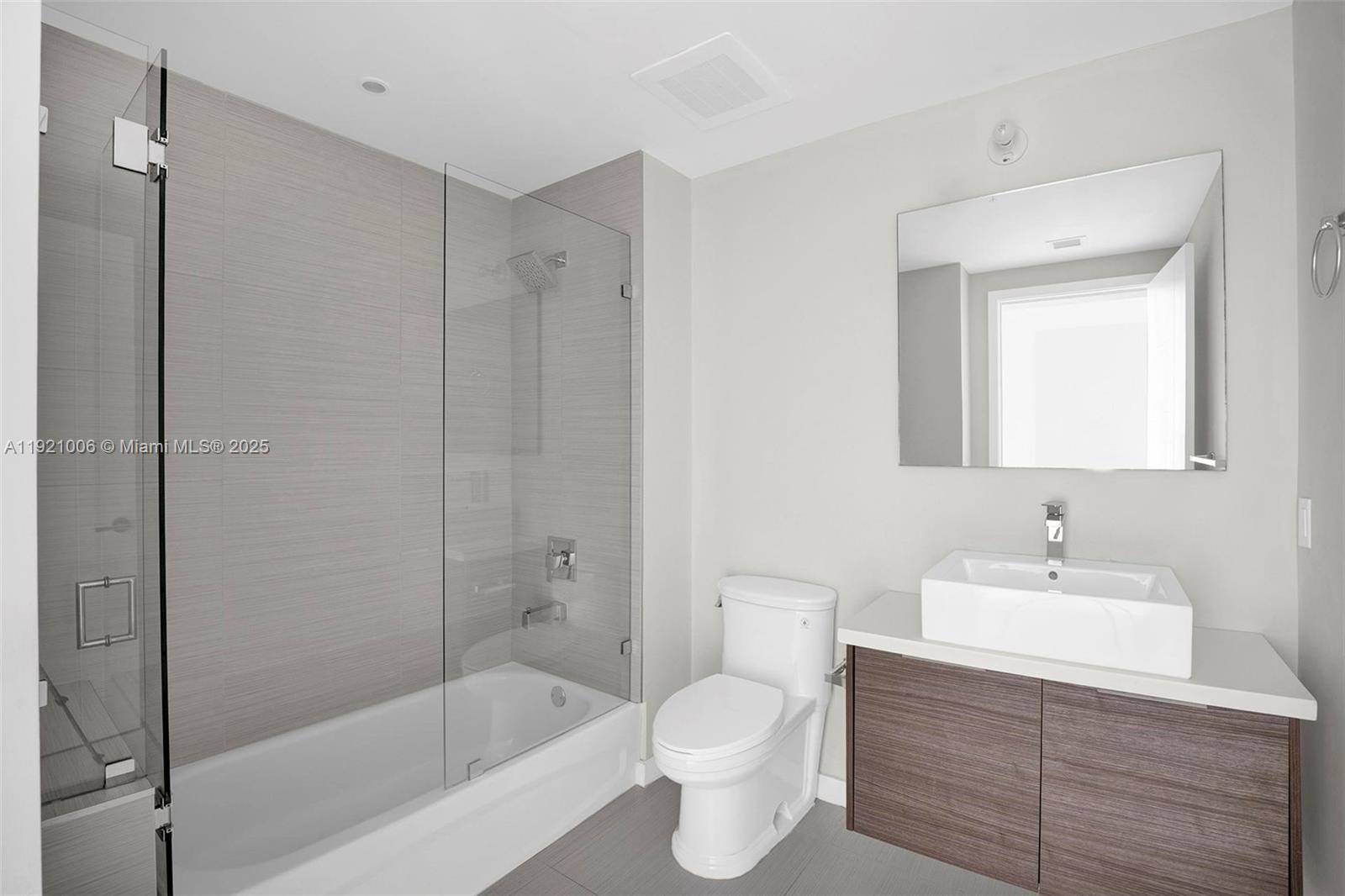 1010 SW 2nd Ave #1004, Miami FL 33130