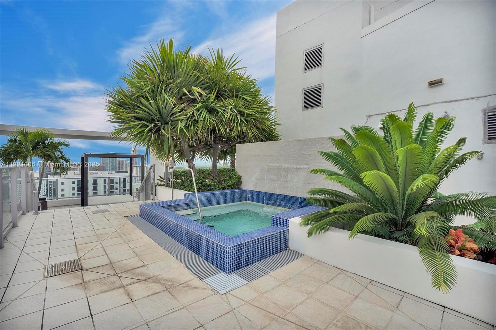1010 SW 2nd Ave #1004, Miami FL 33130