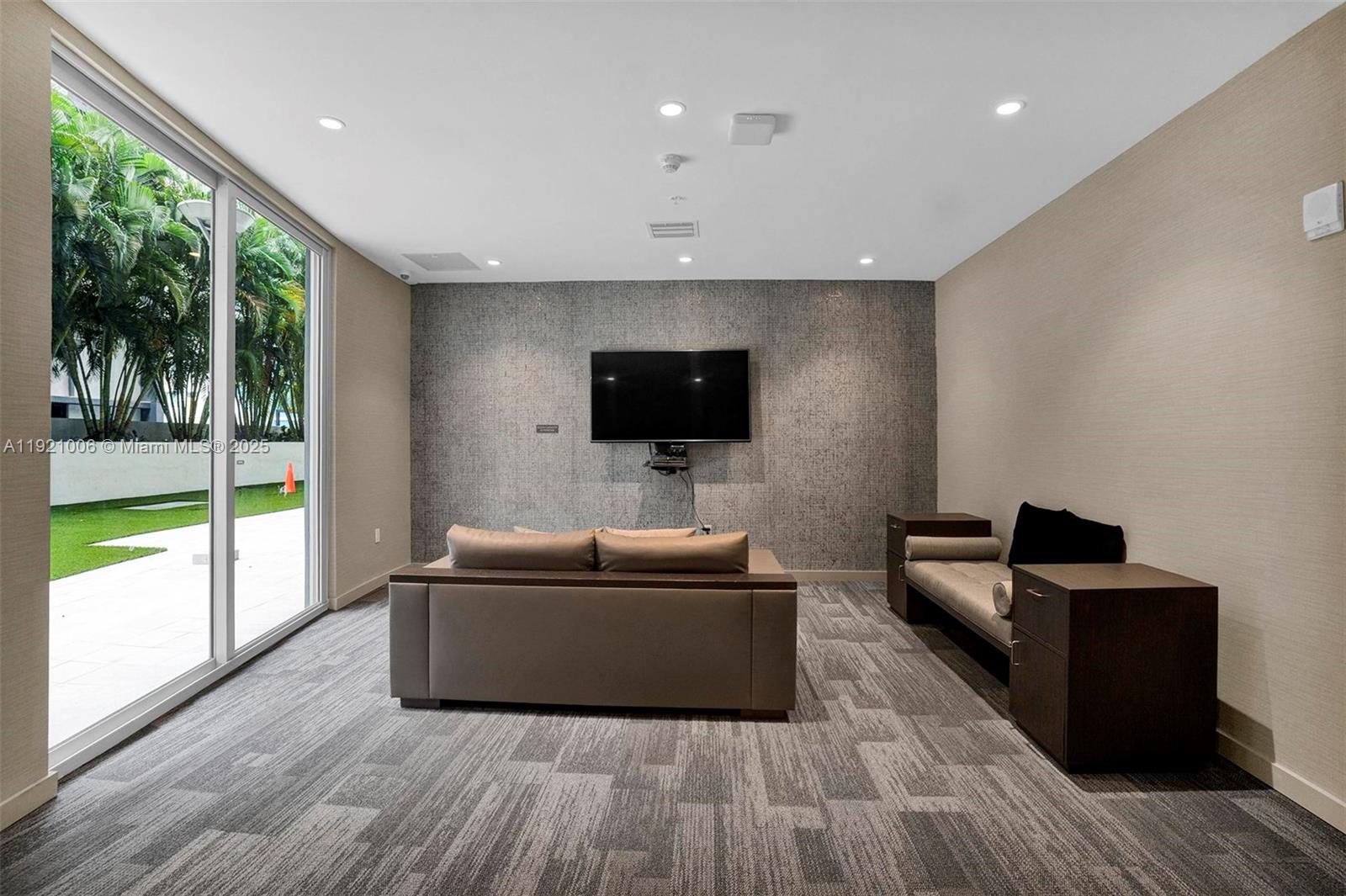 1010 SW 2nd Ave #1004, Miami FL 33130