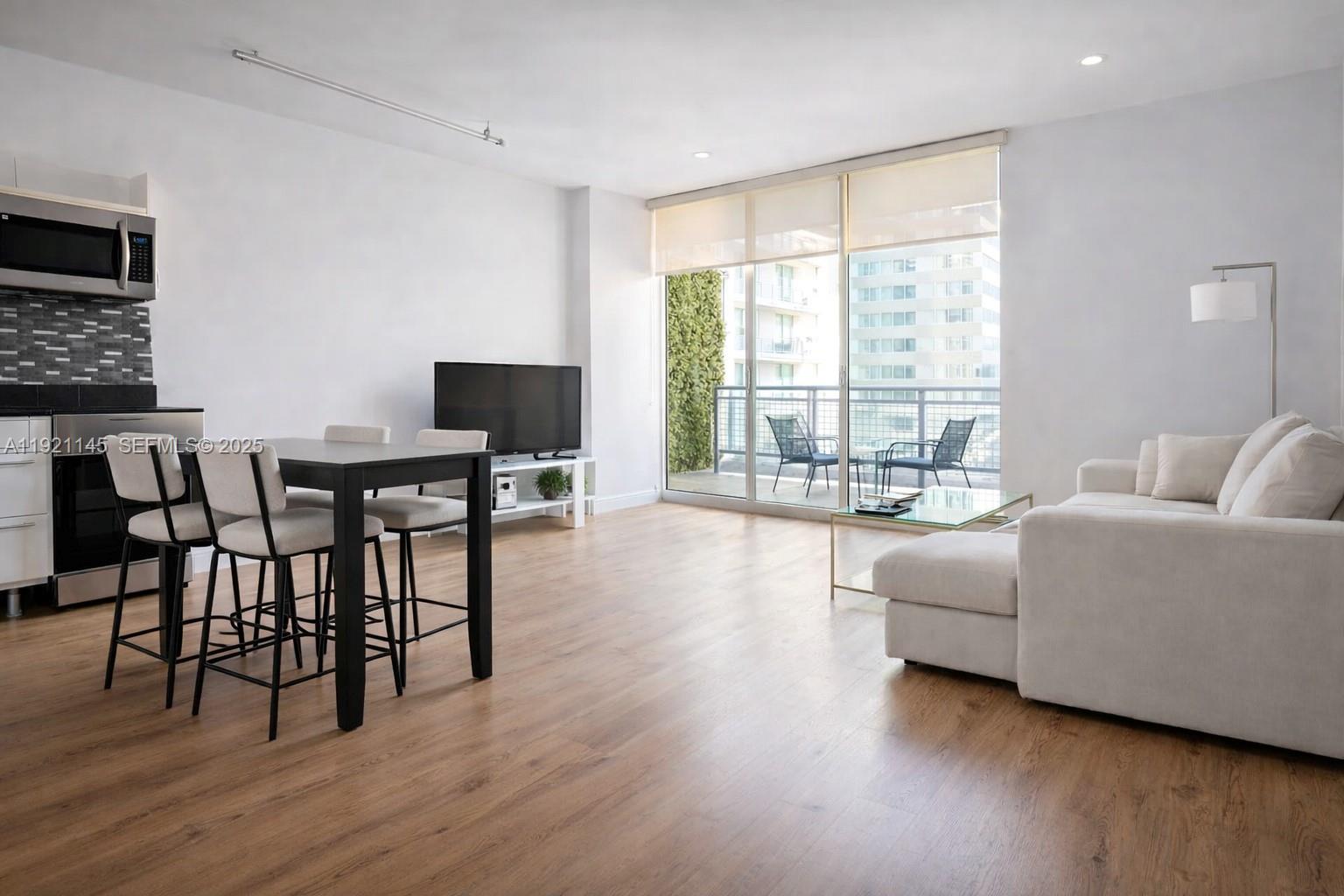 690 SW 1st Ct #1423, Miami FL 33130