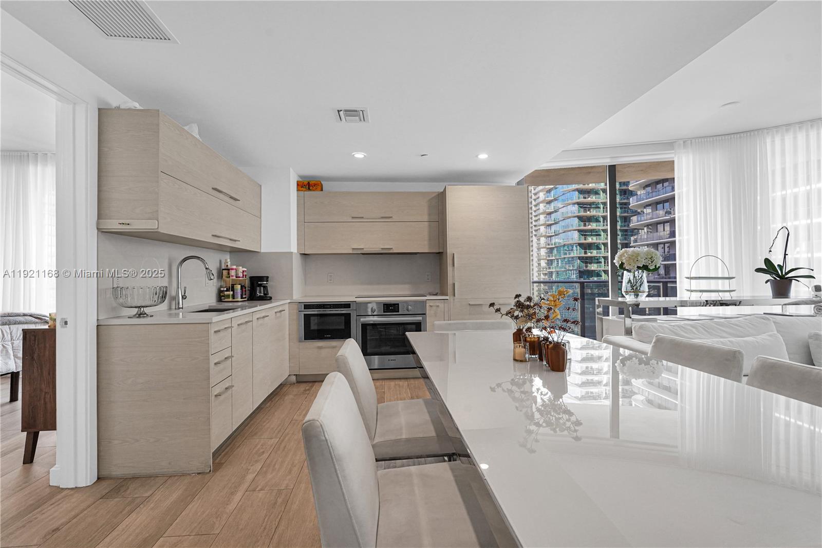 45 SW 9th St #2901, Miami FL 33130