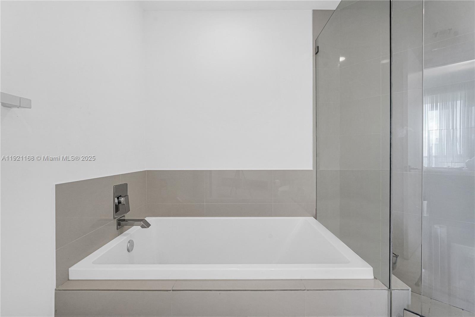 45 SW 9th St #2901, Miami FL 33130