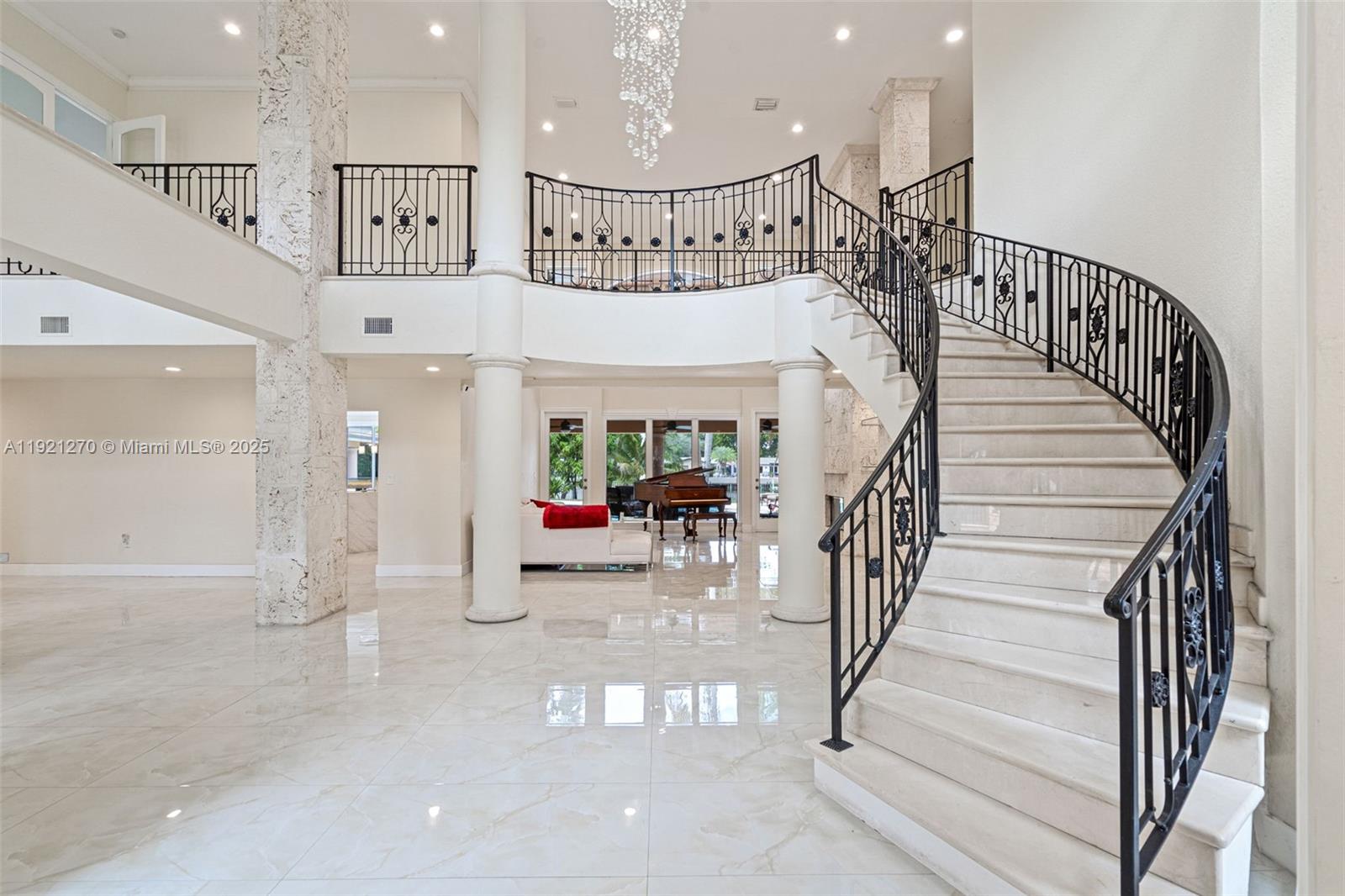 7225 Gleneagle Dr, Miami Lakes FL 33014