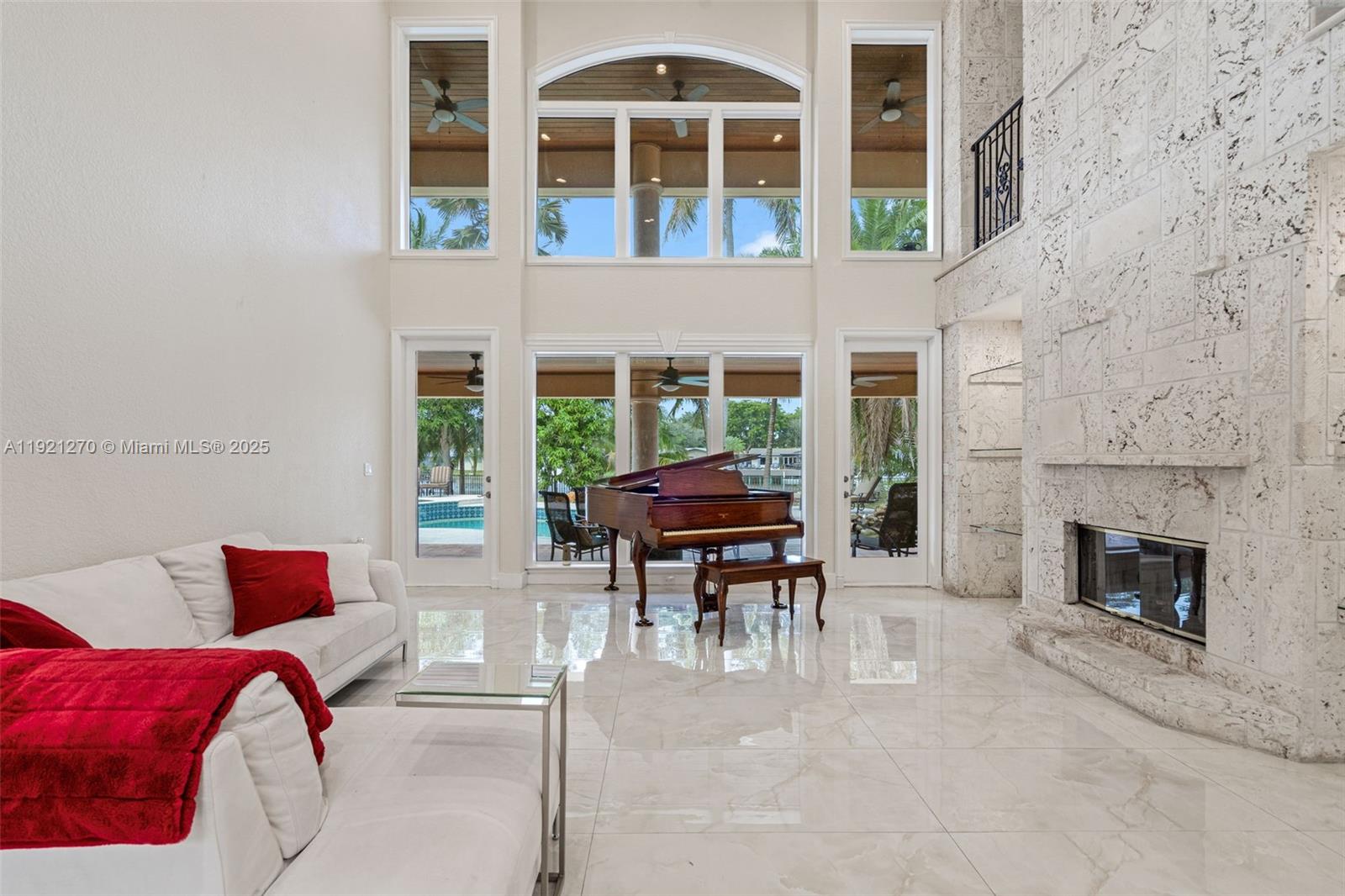 7225 Gleneagle Dr, Miami Lakes FL 33014