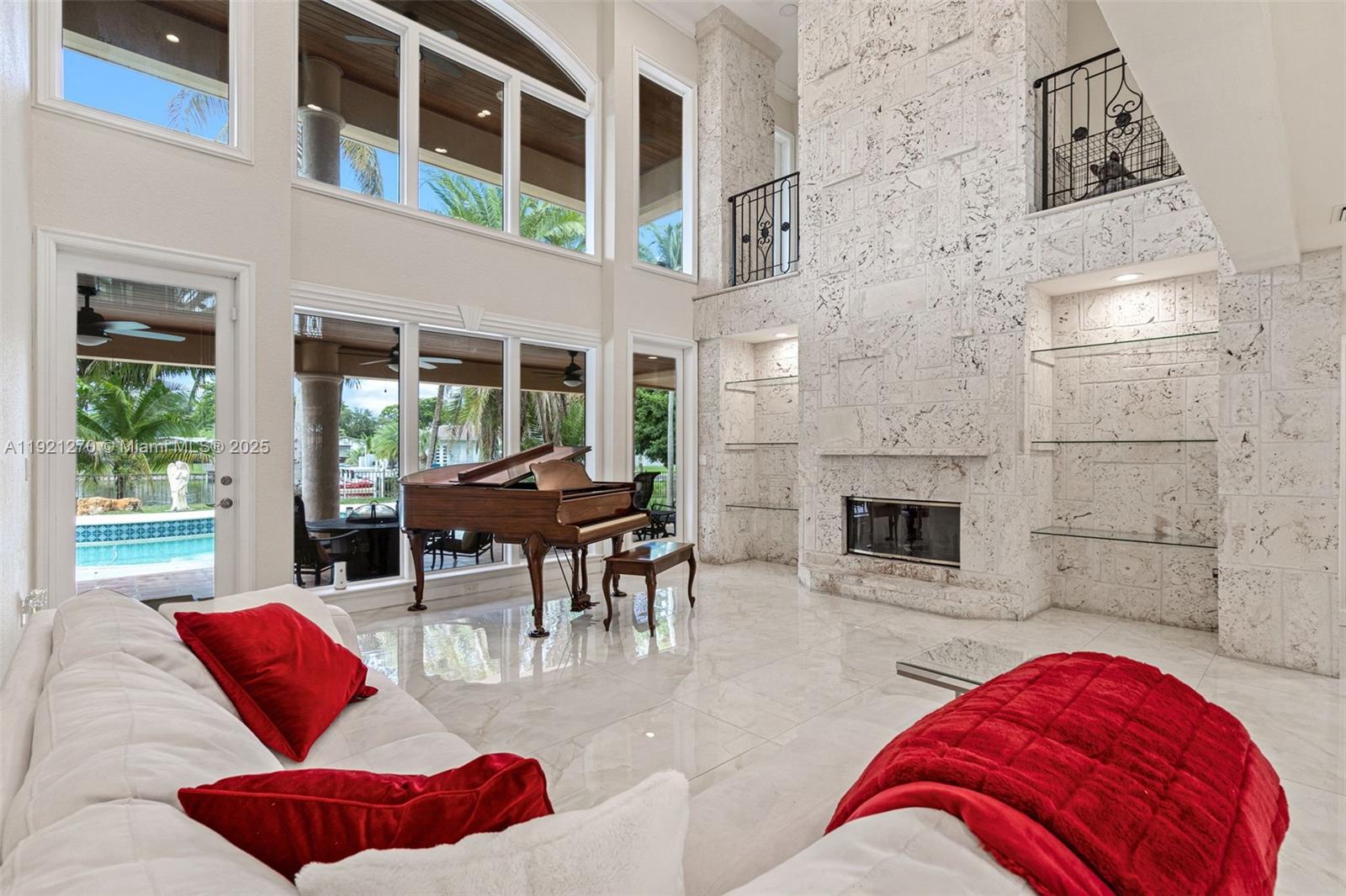7225 Gleneagle Dr, Miami Lakes FL 33014