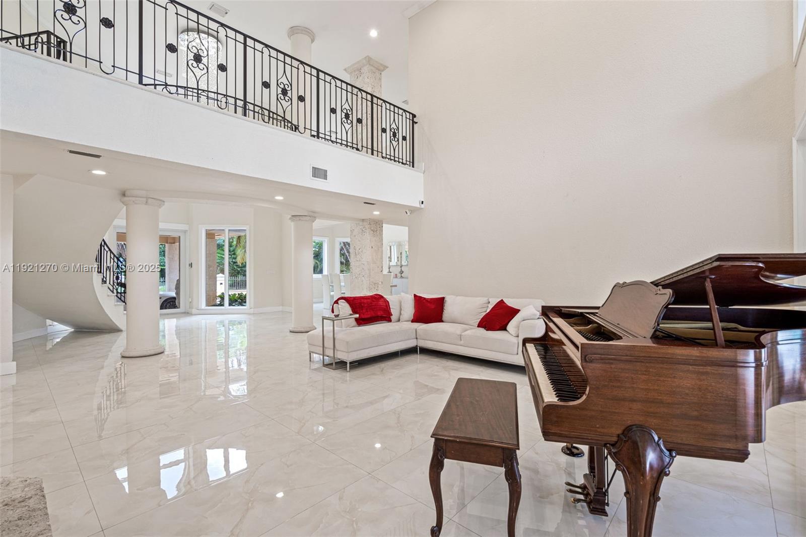 7225 Gleneagle Dr, Miami Lakes FL 33014