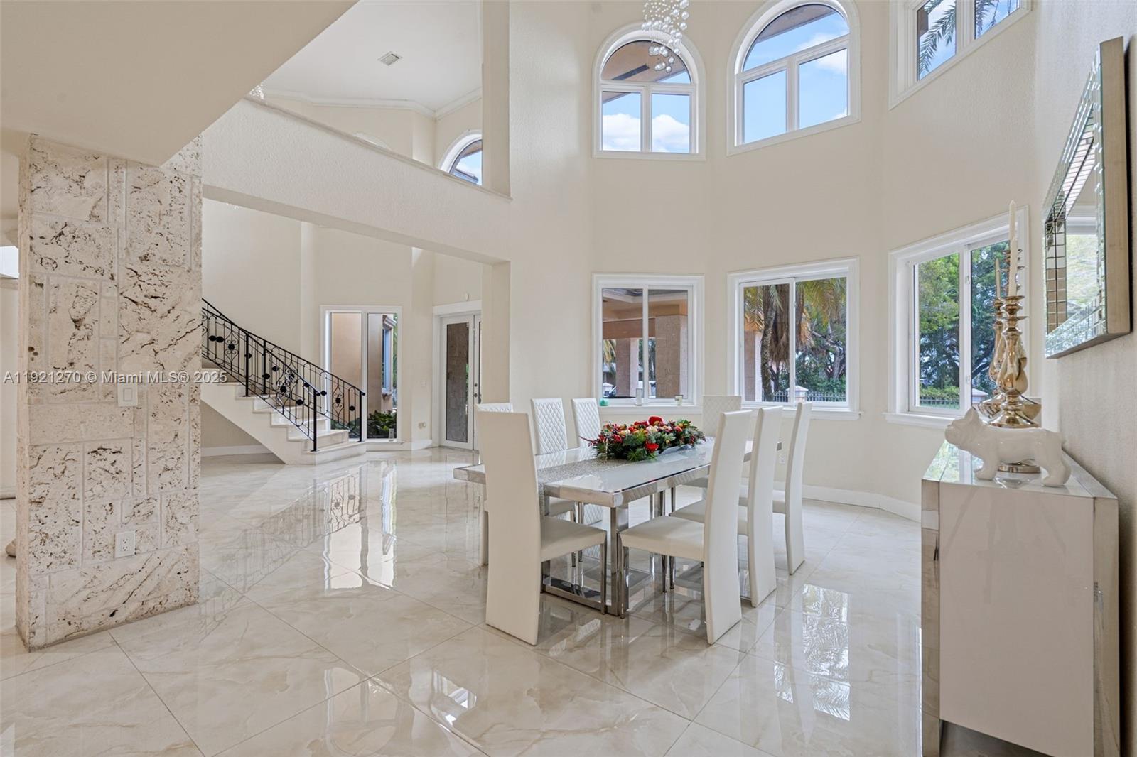 7225 Gleneagle Dr, Miami Lakes FL 33014