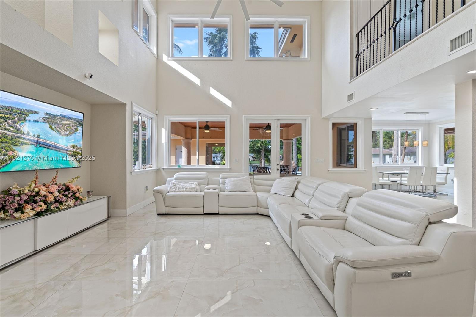 7225 Gleneagle Dr, Miami Lakes FL 33014